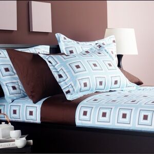 NEW! MODERN DUVET SET - Queen